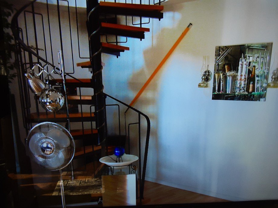 Wohnzimmer_mit_Wendeltreppe Wohnung Neus��