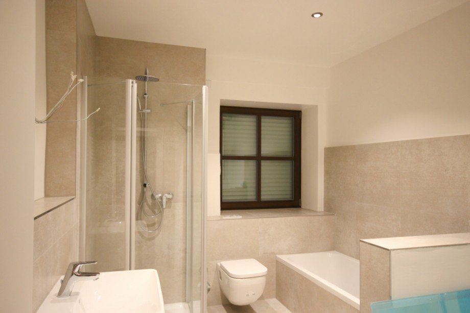 Wohnung 2 Badezimmer a (1 von 2) Erdgeschosswohnung Neus�� / Steppach